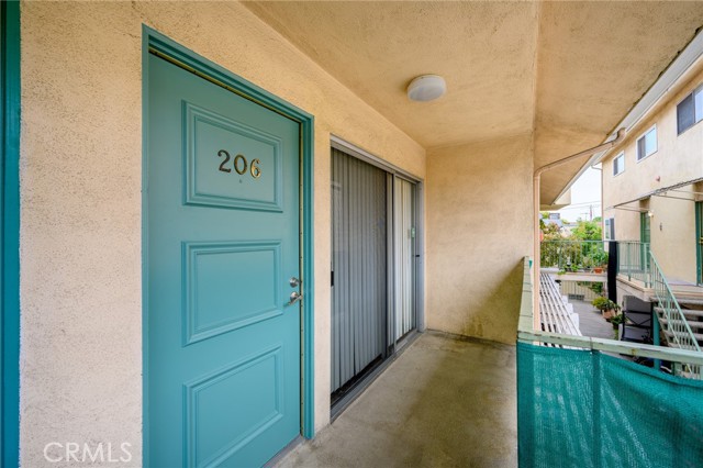 Detail Gallery Image 3 of 28 For 121 Sinclair Ave #206,  Glendale,  CA 91206 - 2 Beds | 2 Baths