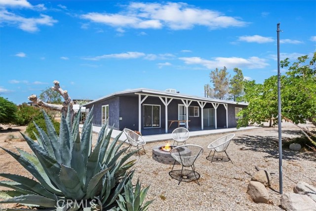 62171 Campanula Street, Joshua Tree CA: https://media.crmls.org/medias/5ce3d1d7-4332-4f0b-af57-0971afdfb1a9.jpg