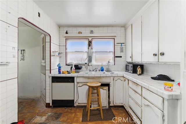 5823 Madden Avenue, Los Angeles CA: https://media.crmls.org/medias/5ce4f6ba-7072-49ea-a17e-6d424f569228.jpg
