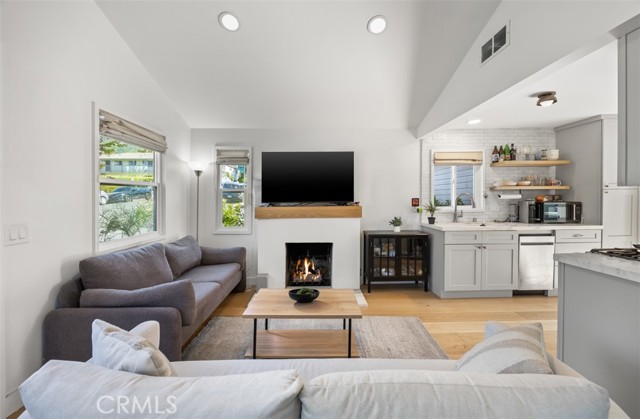 Detail Gallery Image 6 of 24 For 389 Park, Laguna Beach,  CA 92651 - 3 Beds | 2 Baths