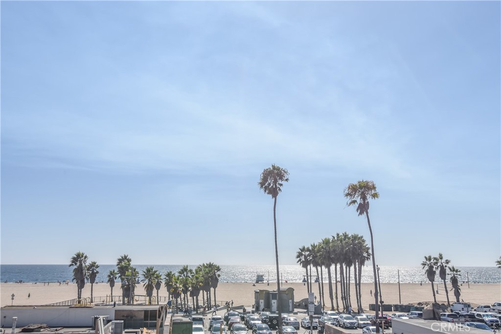 https://media.crmls.org/medias/5ce60867-53ae-4714-b6cd-de58fb1a764b.jpg?preset=X-Large