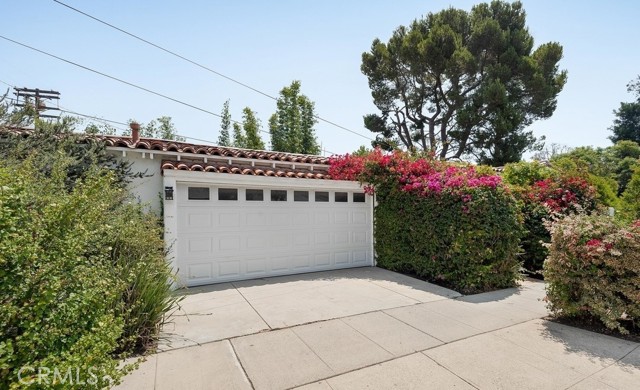 10949 Ayres Avenue, Rancho Park CA: https://media.crmls.org/medias/5ce74496-559e-4037-9869-c69311503e75.jpg