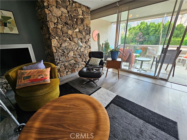 Detail Gallery Image 21 of 38 For 197 W via Lola #17,  Palm Springs,  CA 92262 - 2 Beds | 2 Baths