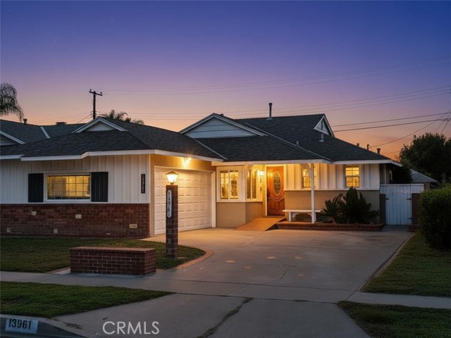 Detail Gallery Image 2 of 17 For 13961 Cantlay St, Van Nuys,  CA 91405 - 3 Beds | 2 Baths