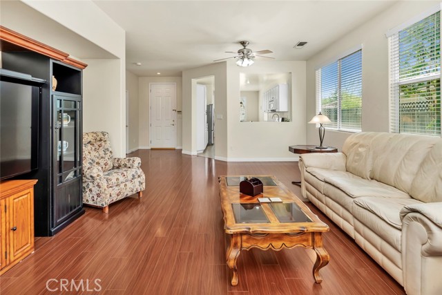 Detail Gallery Image 9 of 44 For 331 Hollyhill Dr, Bakersfield,  CA 93312 - 3 Beds | 2 Baths