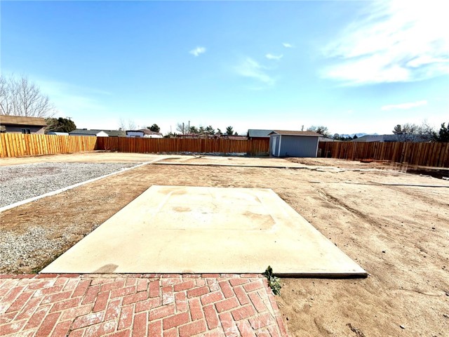 7795 Oakwood Avenue, Hesperia CA: https://media.crmls.org/medias/5ce7be33-95f7-45fd-8a01-0e1009049f0e.jpg