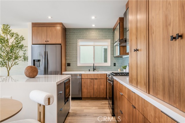 3901 E Livingston Drive, Long Beach CA: https://media.crmls.org/medias/5ce7f9d8-cf09-43b1-bc73-fa0a4b758c7e.jpg