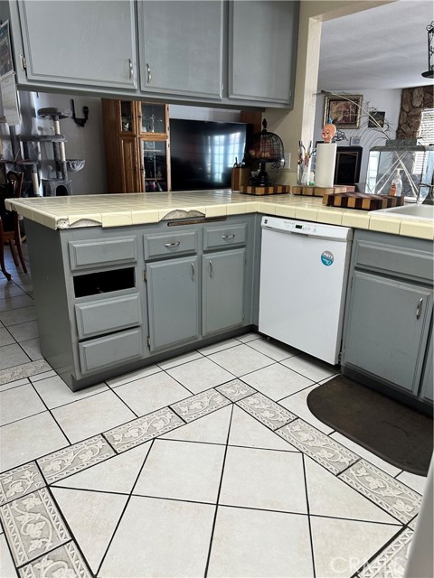 Detail Gallery Image 9 of 16 For 22170 Raven Way, Grand Terrace,  CA 92313 - 5 Beds | 3/1 Baths