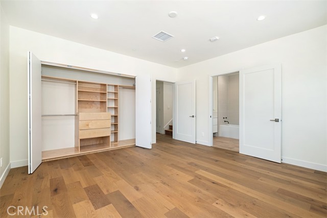 Detail Gallery Image 13 of 33 For 822 S Plymouth #4,  Los Angeles,  CA 90005 - 4 Beds | 3/1 Baths