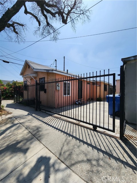 4600 S Central Avenue, Los Angeles, California 90011, ,Residential Income,For Sale,4600 S Central Avenue,CRDW23156604