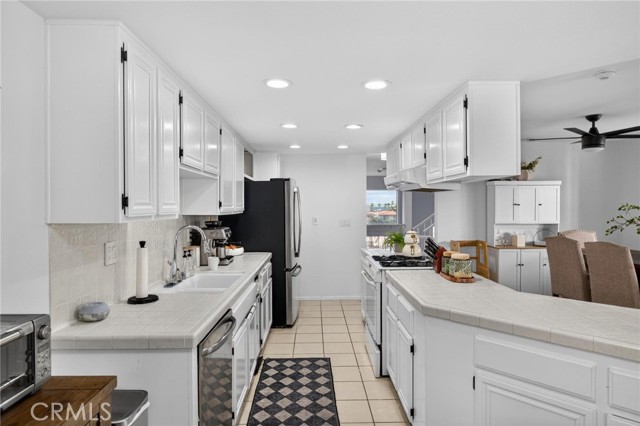 Detail Gallery Image 13 of 43 For 222 S Guadalupe Ave #1,  Redondo Beach,  CA 90277 - 4 Beds | 2/1 Baths