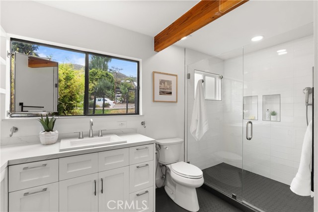 645 Griffith Way, Laguna Beach CA: https://media.crmls.org/medias/5cea215b-4ea7-4df2-8253-327cce9c8463.jpg