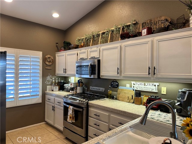 Detail Gallery Image 8 of 23 For 1653 Amber Lily Dr, Beaumont,  CA 92223 - 3 Beds | 2 Baths