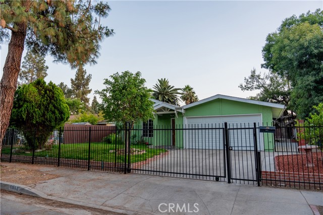 11863 Vanport Avenue, Sylmar CA: https://media.crmls.org/medias/5cead85e-62c2-4be6-8f4b-29617b80f3d8.jpg
