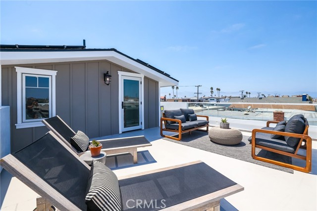 825 W Bay Avenue, Newport Beach CA: https://media.crmls.org/medias/5ceb9d14-04b8-4505-adf7-abe4c55aacb8.jpg