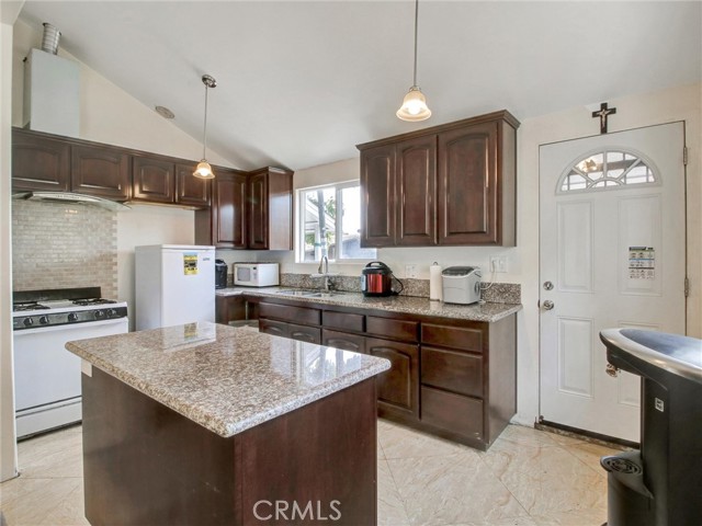 Detail Gallery Image 5 of 36 For 614 E 23rd, Los Angeles,  CA 90011 - 4 Beds | 2/1 Baths