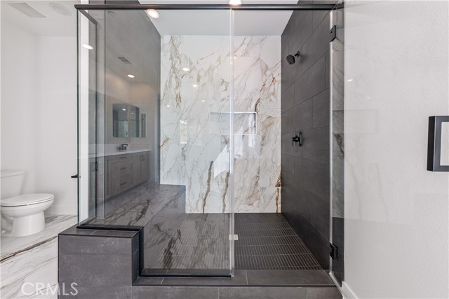 30105 Hillside Place, Castaic CA: https://media.crmls.org/medias/5cec9d72-2ba5-4d9e-a703-29f9fc32f852.jpg