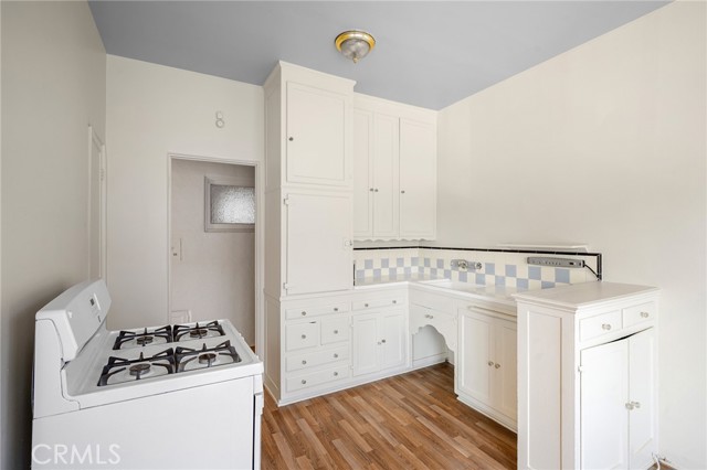 Detail Gallery Image 9 of 17 For 200 E Lomita Ave #8,  Glendale,  CA 91204 - 1 Beds | 1 Baths
