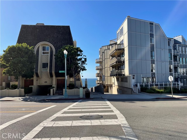 Direct access to the beach from Esplanade Ave.