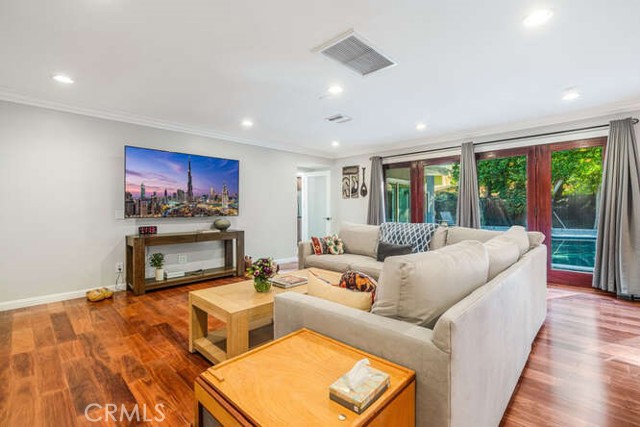 Detail Gallery Image 10 of 30 For 3325 Alginet, Encino,  CA 91436 - 6 Beds | 4/1 Baths