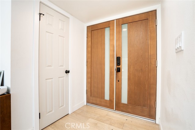 19202 Hickory Lane, Huntington Beach CA: https://media.crmls.org/medias/5cef7ad9-7437-4f3d-9aa3-db5e196cd4b9.jpg