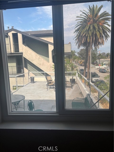 1102 Termino Avenue, Long Beach CA: https://media.crmls.org/medias/5cf01ef9-b177-454f-bced-b33fe88db197.jpg