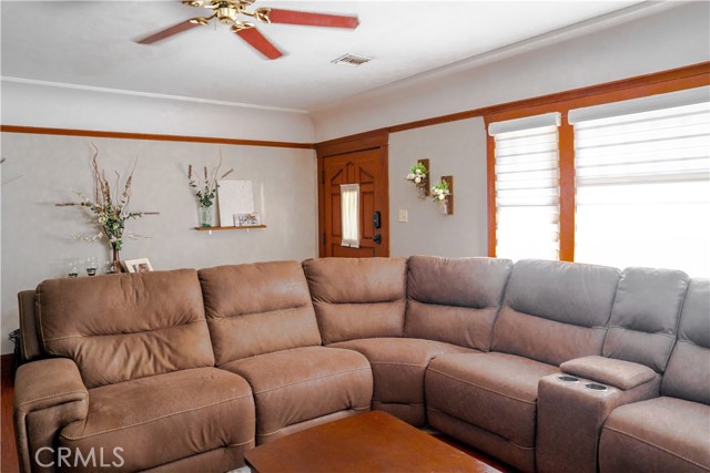 7319 Owensmouth Avenue, Canoga Park CA: https://media.crmls.org/medias/5cf0214d-6f73-4280-96c5-dfb27bce4773.jpg