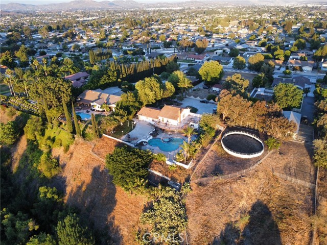 5266 Bluff Street, Norco CA: https://media.crmls.org/medias/5cf09ba8-8e6c-45aa-ba0e-9befb6d4ad51.jpg