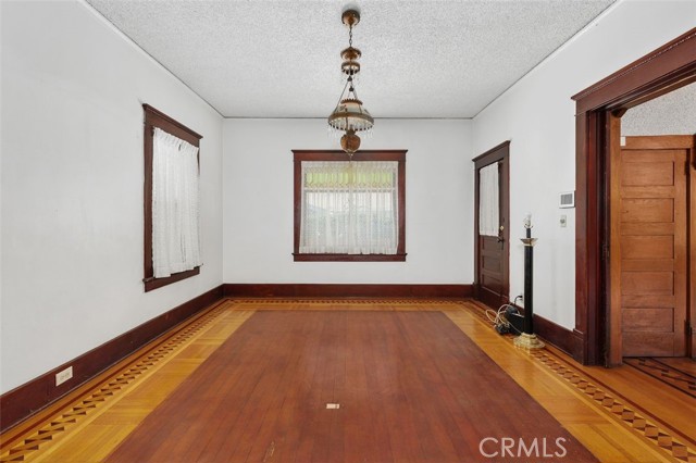 Detail Gallery Image 8 of 40 For 4771 Victoria Ave, Riverside,  CA 92507 - 5 Beds | 2 Baths