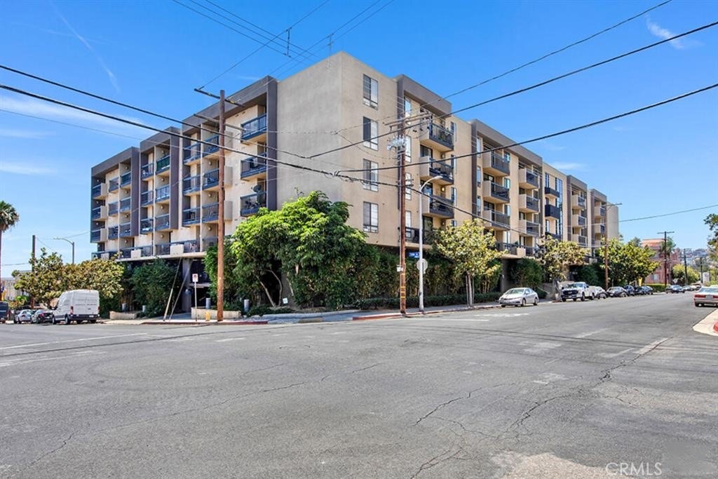7320 Hawthorn Avenue #318
