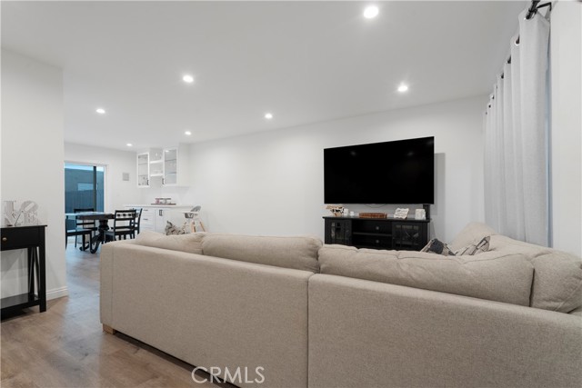 Detail Gallery Image 5 of 25 For 17730 Regency Cir, Bellflower,  CA 90706 - 3 Beds | 2 Baths