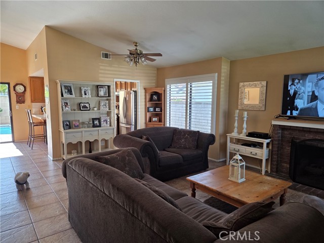 13581 Scarborough Place, Chino CA: https://media.crmls.org/medias/5cf4bbaf-1f48-4e74-ada9-9beecd9bbd8b.jpg
