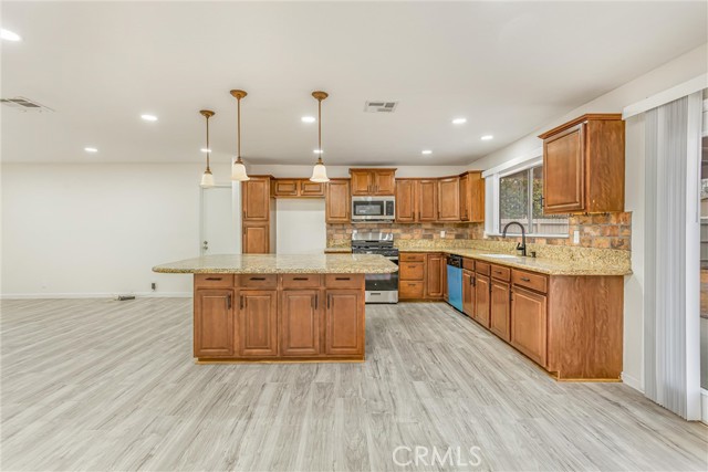 19891 Talihina Road, Apple Valley CA: https://media.crmls.org/medias/5cf53e66-fbd7-4c03-938b-b6dcdb88d697.jpg