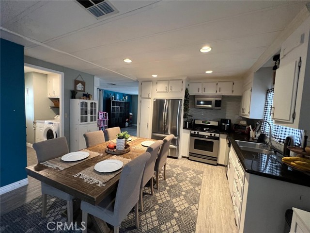 Detail Gallery Image 11 of 34 For 201 W Collins Ave #40,  Orange,  CA 92867 - 2 Beds | 2 Baths