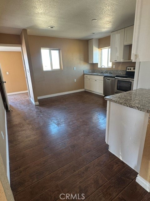 Detail Gallery Image 13 of 19 For 21226 21226 Stoddard Wells Rd, Apple Valley,  CA 92307 - 2 Beds | 2 Baths