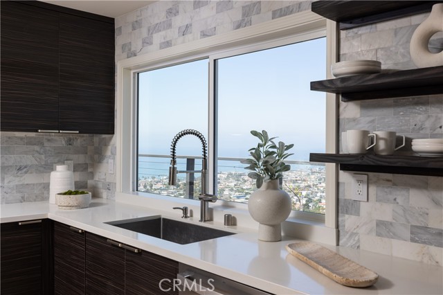 303 E Avenida Cordoba, San Clemente CA: https://media.crmls.org/medias/5cf6e5f9-c00d-4cff-afd3-560bc67faccf.jpg