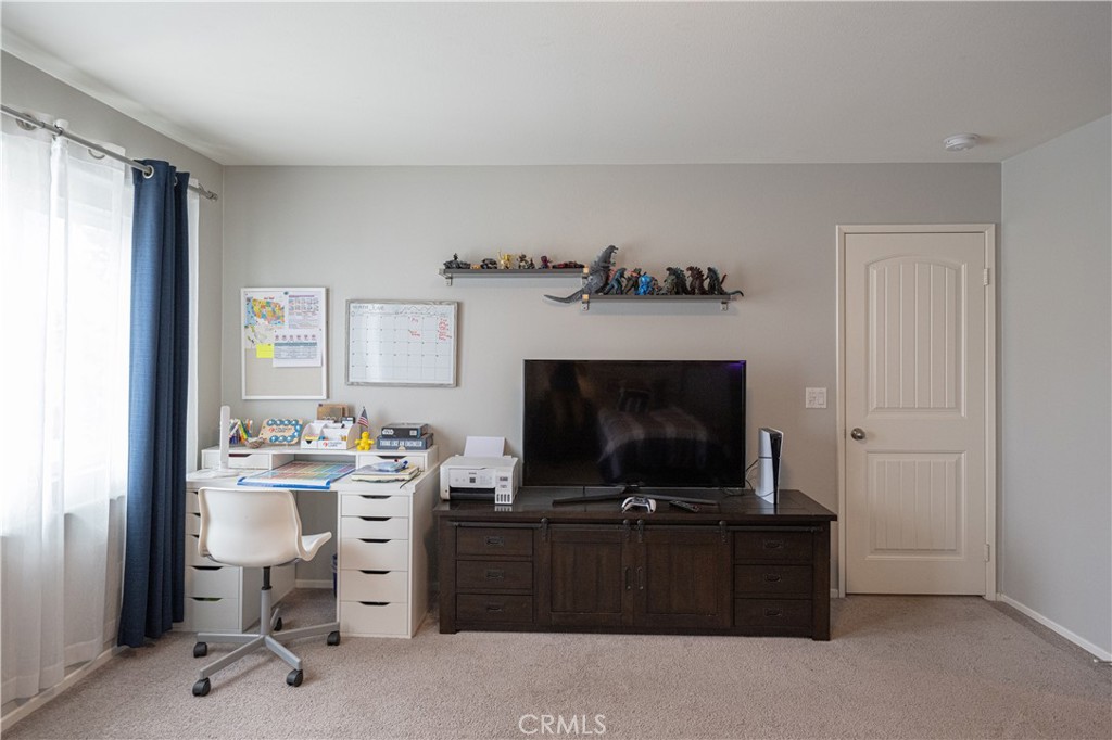 https://media.crmls.org/medias/5cf74afb-10cb-4290-a0c0-4cf6250f3b1d.jpg?preset=X-Large