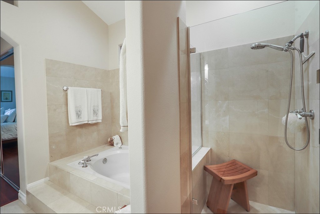 https://media.crmls.org/medias/5cf752a1-f220-4352-8014-97752e351ff9.jpg?preset=X-Large