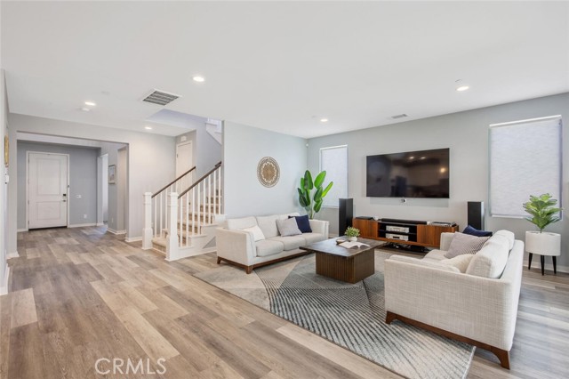 Detail Gallery Image 8 of 54 For 18171 Hedgerow Way, Saugus,  CA 91350 - 4 Beds | 2/1 Baths