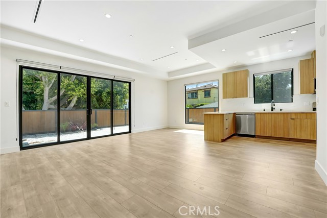 4036 Rosemont Avenue, Montrose CA: https://media.crmls.org/medias/5cf80511-0e2e-407d-9e27-25a1b066a502.jpg