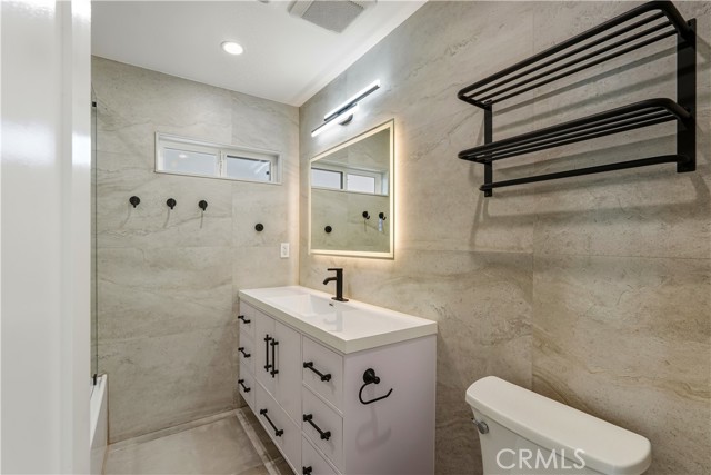 Detail Gallery Image 18 of 36 For 22255 Wyandotte, Canoga Park,  CA 91303 - 3 Beds | 2 Baths