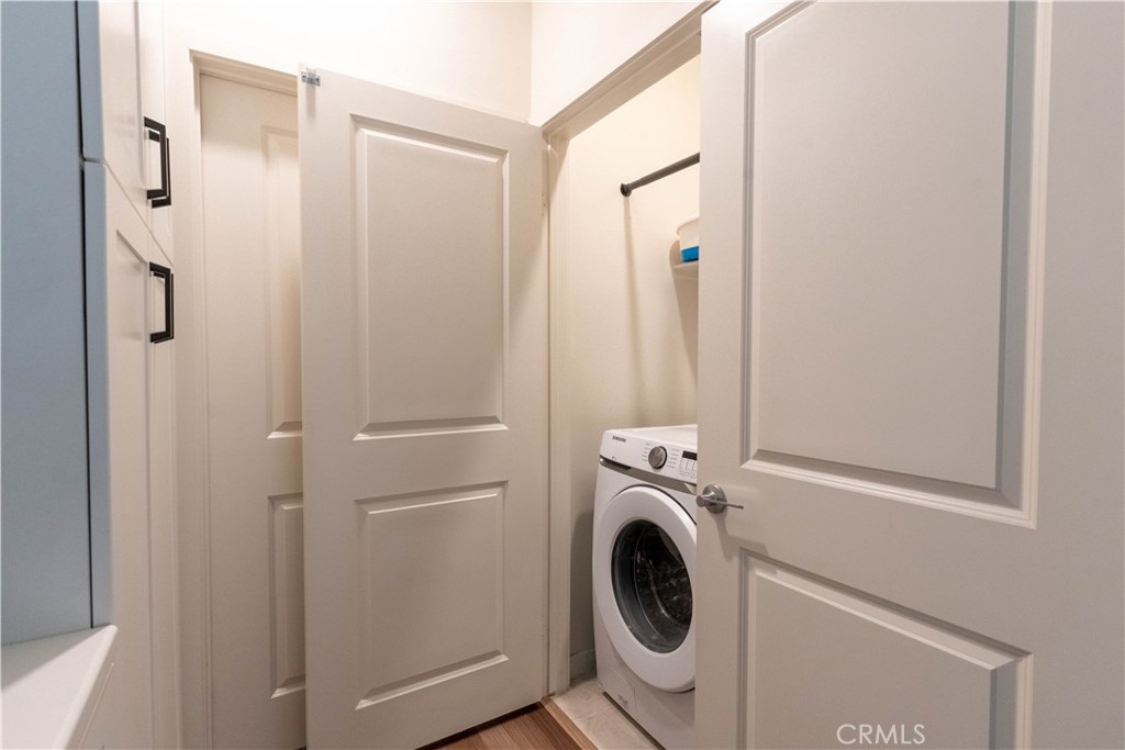 https://media.crmls.org/medias/5cf94b12-906e-4dd2-860d-3239ab4dd684.jpg?preset=X-Large