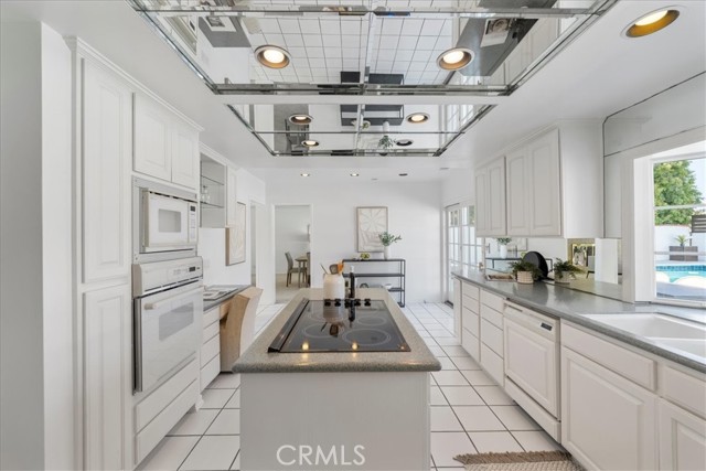6451 E Shire Way, Long Beach CA: https://media.crmls.org/medias/5cfad00a-e36f-4d36-bb59-ac7ce88d7fde.jpg