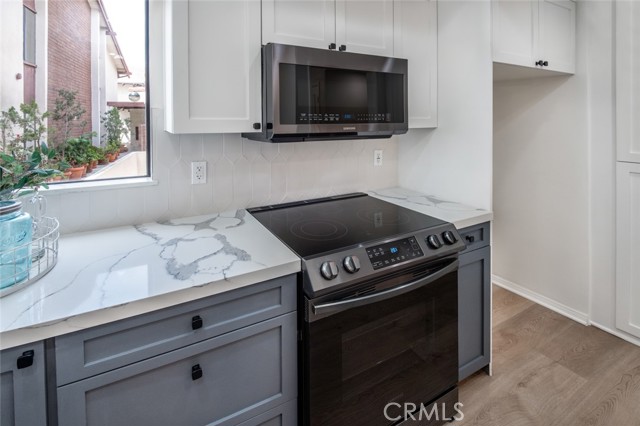 Picket tile backsplash.