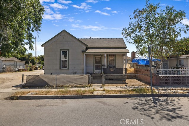 214 S Ojai Street, Santa Paula CA: https://media.crmls.org/medias/5cfd0900-d4b2-487e-ab3d-3d8550fc079a.jpg