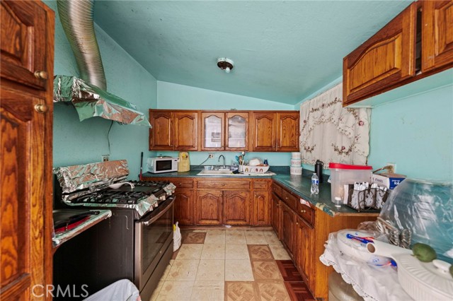 Detail Gallery Image 11 of 41 For 526 Nottingham Ave, Santa Ana,  CA 92703 - 4 Beds | 2 Baths