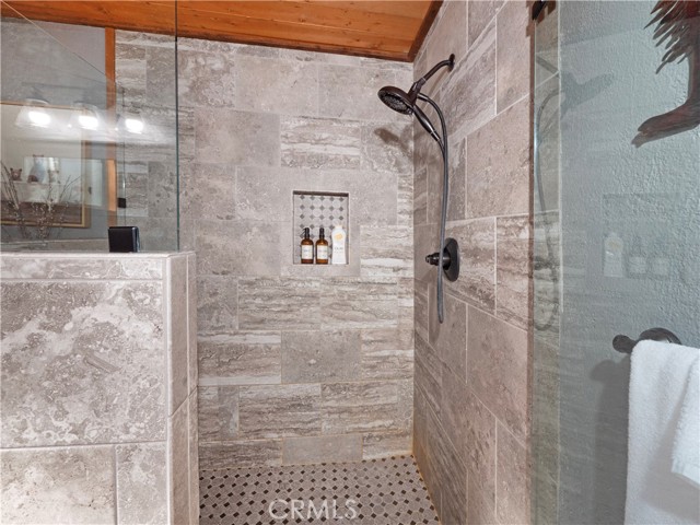 Detail Gallery Image 16 of 46 For 108 E Rainbow Bld, Big Bear City,  CA 92314 - 4 Beds | 1/1 Baths