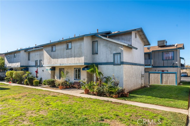 Detail Gallery Image 3 of 38 For 16770 San Bernardino Ave #D20,  Fontana,  CA 92335 - 2 Beds | 1/1 Baths