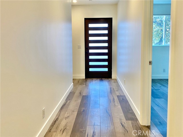 Detail Gallery Image 17 of 37 For 7327 Kester Ave #2,  Van Nuys,  CA 91405 - 3 Beds | 3/1 Baths