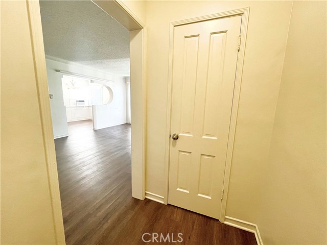 271 S Spalding Drive, Beverly Hills CA: https://media.crmls.org/medias/5cfde1a6-7f11-49ed-a9b4-0a72b09c584c.jpg
